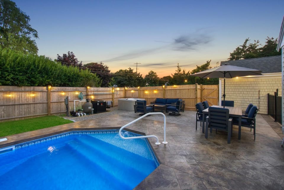 Patio, Pool view, Swimming pool, sunbed