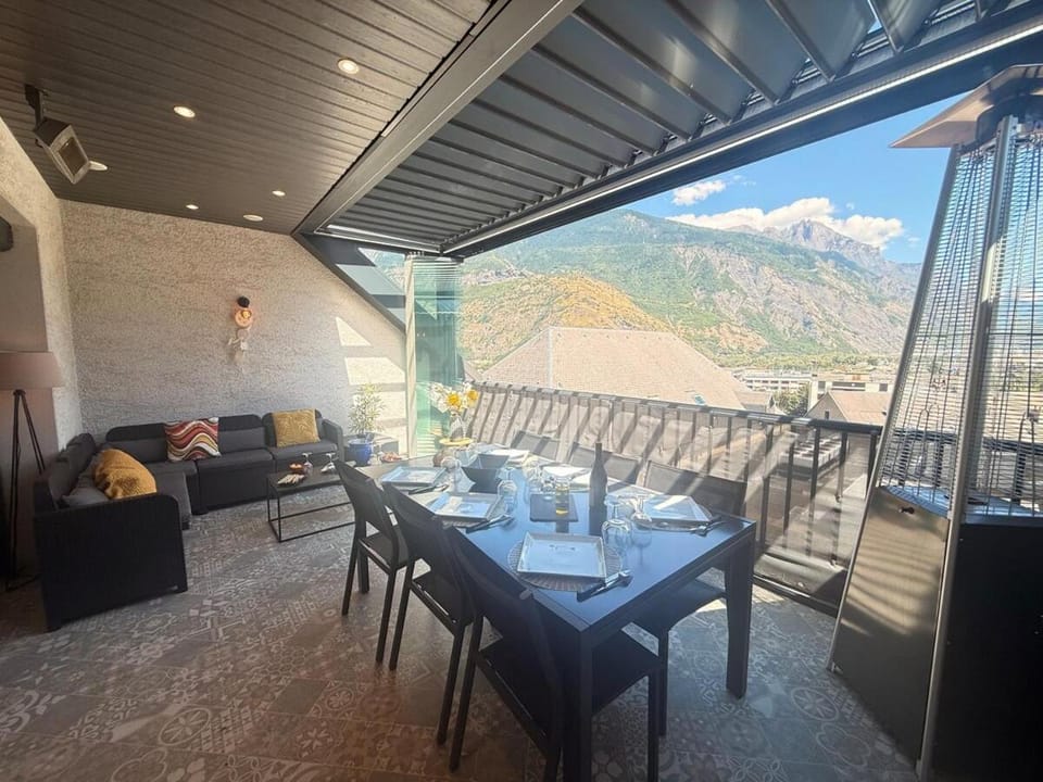 Patio, Balcony/Terrace, Seating area