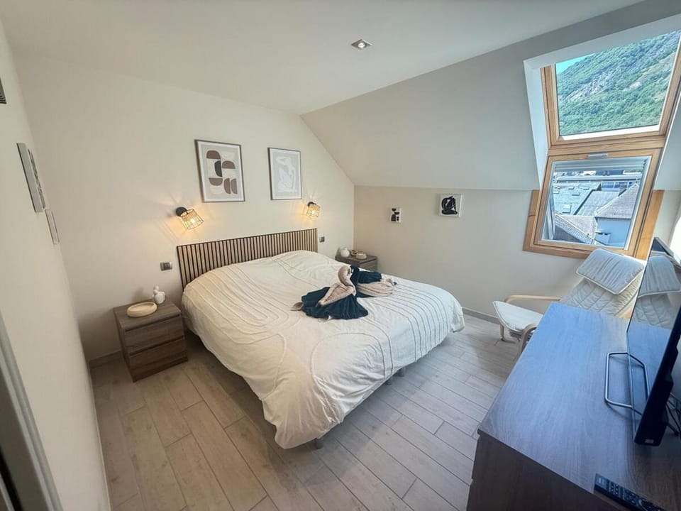 Bed, Bedroom