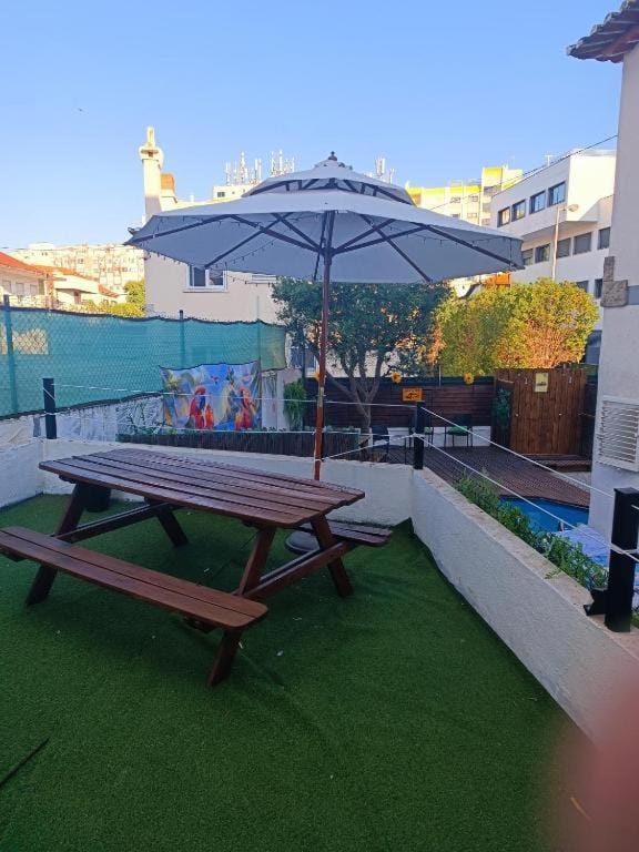 Happy Day Suite Hostel Hostel in Costa da Caparica