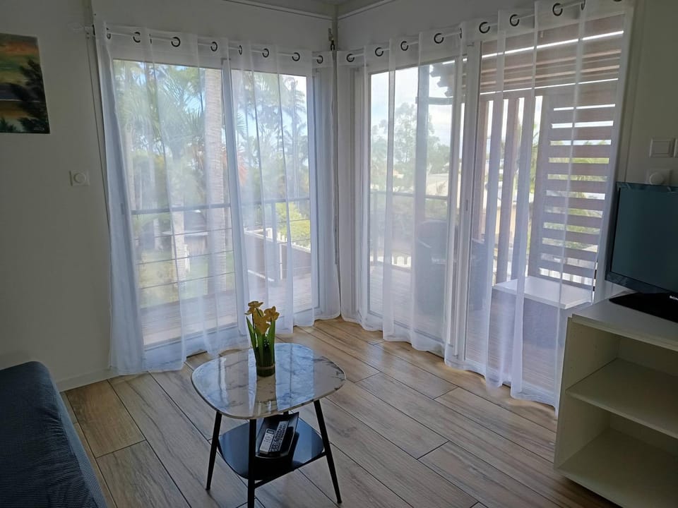 View (from property/room), Balcony/Terrace, Living room, Seating area, Dining area