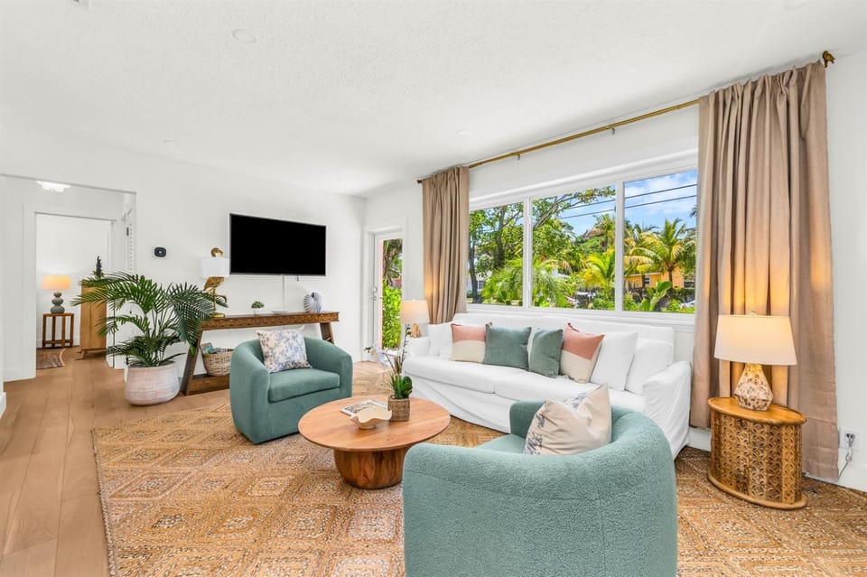 The Coral Cabana A Modern Palm Beach Escape! Villa in Lake Worth