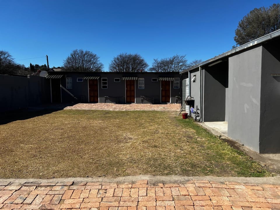 Property building, Day, Garden