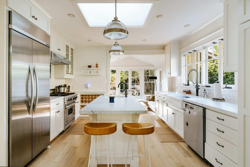 Venice 2BR and Guest Studio with Tub & Garden House in Venice Beach