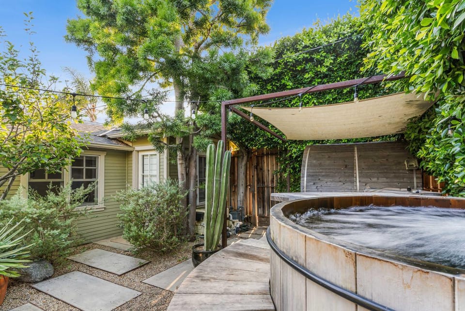 Venice 2BR and Guest Studio with Tub & Garden House in Venice Beach