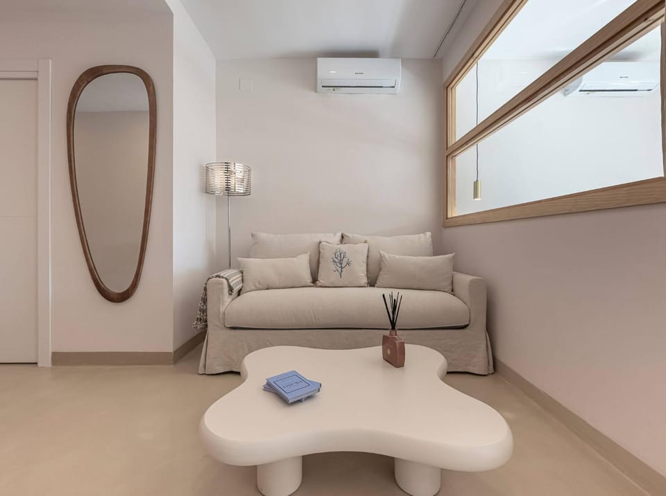 Communal lounge/ TV room, Living room