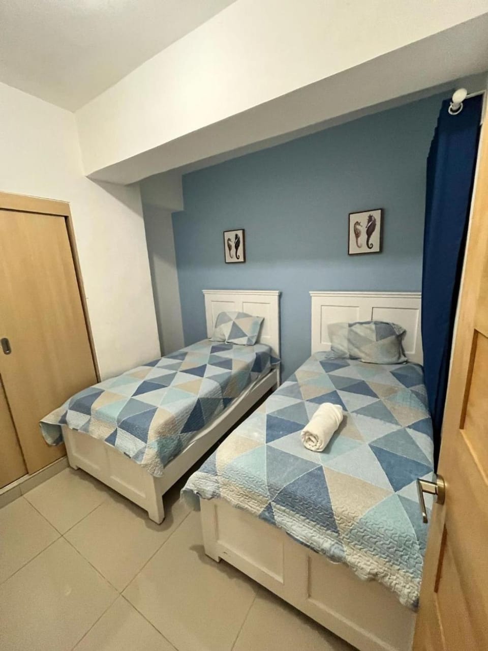 Bed, Decorative detail, Bedroom, towels, wardrobe
