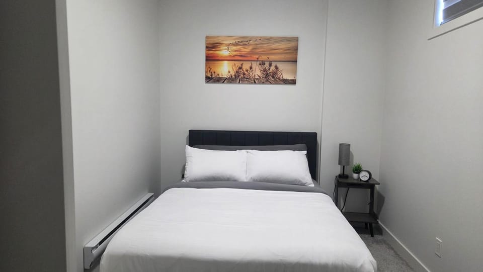 Bed, Decorative detail, Bedroom, heating