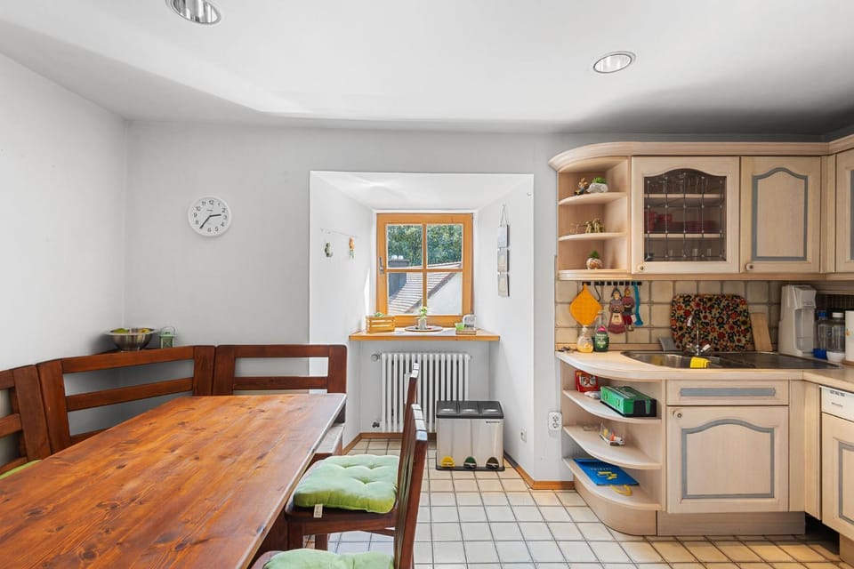 Dining area, kitchen