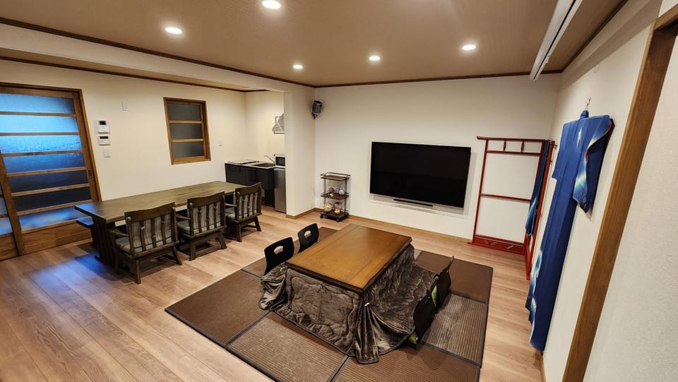 Communal lounge/ TV room, TV and multimedia, Living room, Dining area