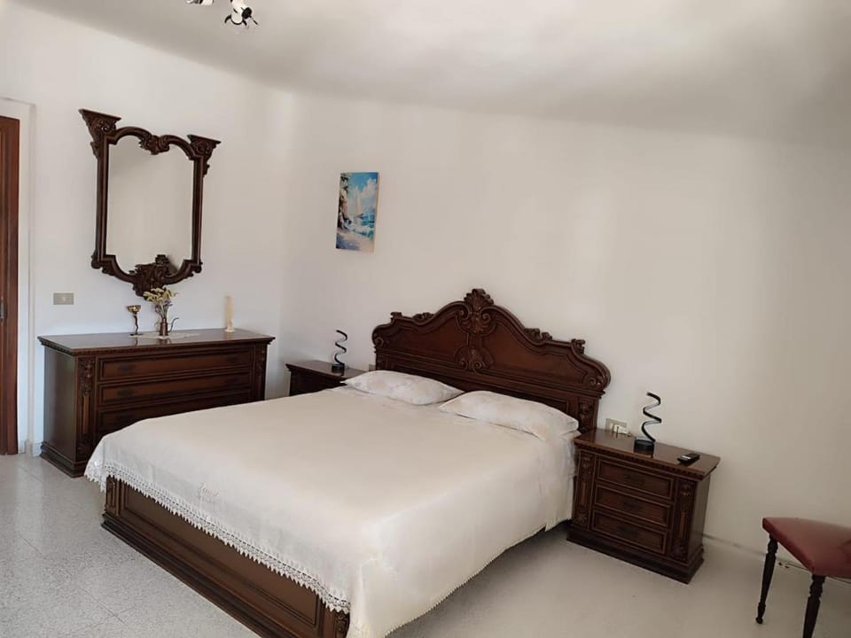 Family & Friends - Room 1 - Second Floor - shared bathroom House in Sardinia