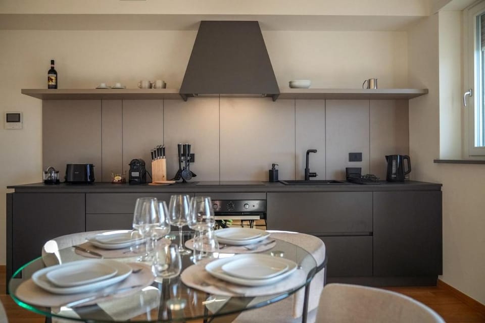 Coffee/tea facilities, Kitchen or kitchenette, Dining area