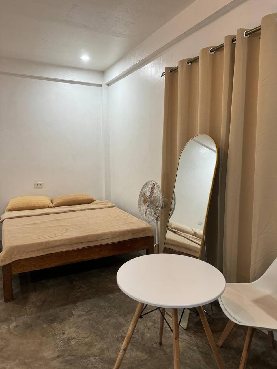 Dee Siargaonon Family Room House in General Luna