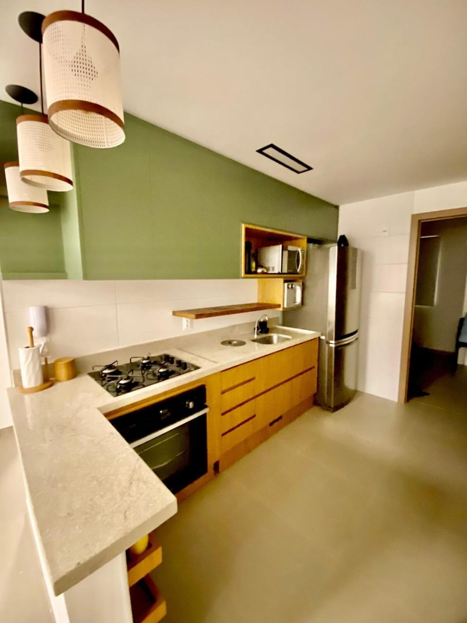 Kitchen or kitchenette, microwave, minibar, oven, stove
