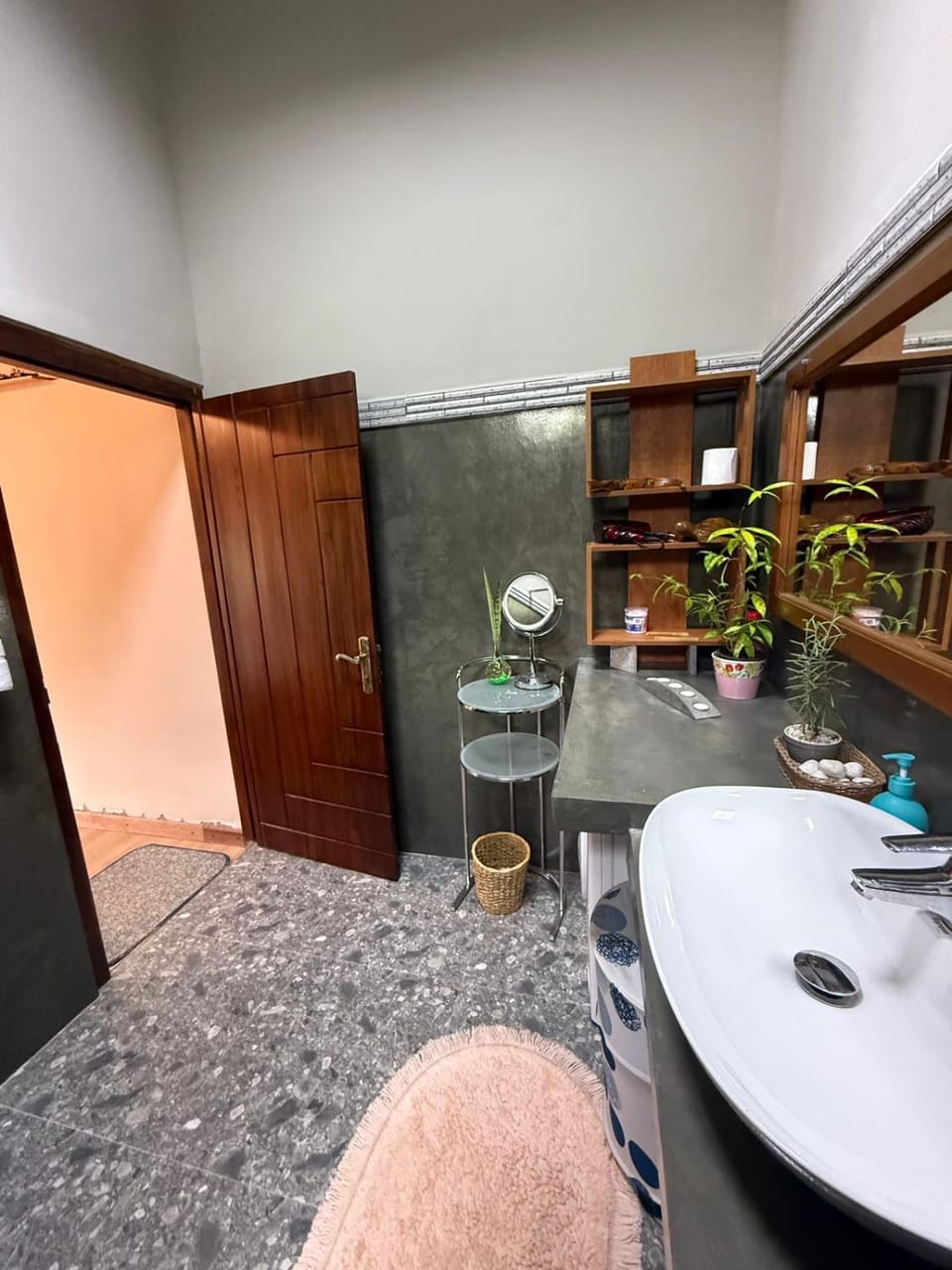 Cozy Hideaway and Quiet Rooftop in Beautiful Kandy Apartment in Central Province