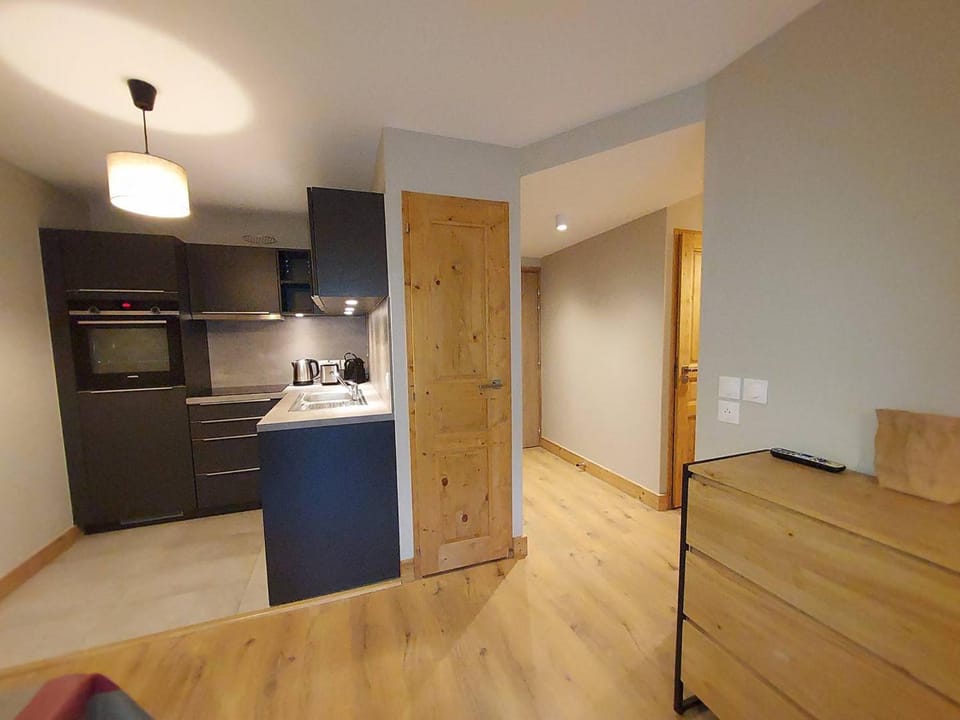 Appartement neuf au pied des pistes, parking inclus - FR-1-356-539 Apartment in Les Avanchers-Valmorel
