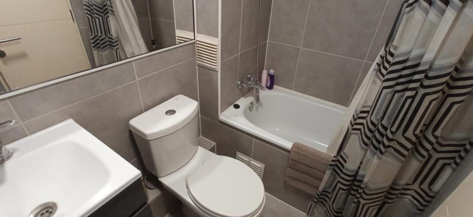 Habitación con baño privado y estacionamiento Vacation rental in Temuco