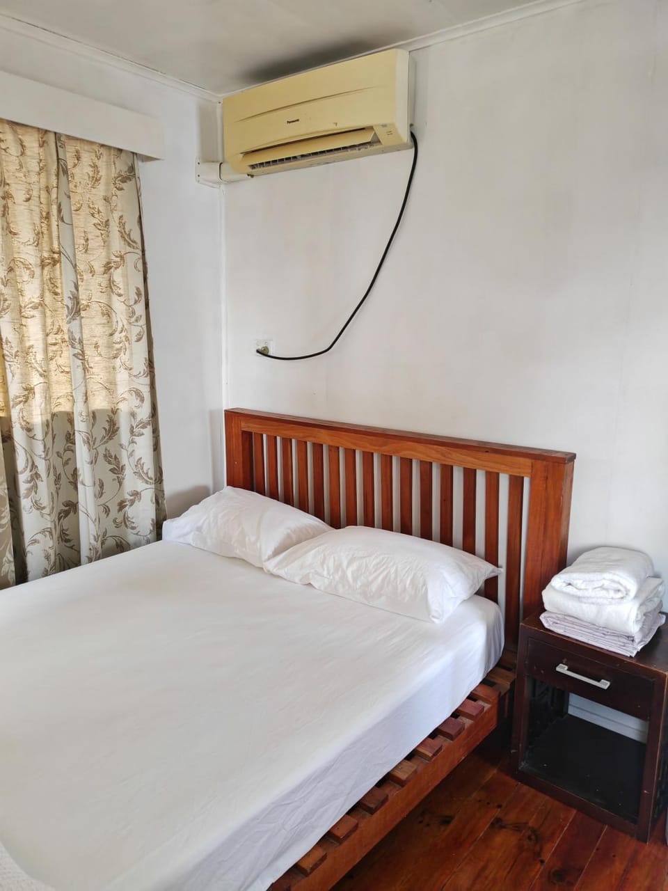 Bed, Bedroom, air conditioner