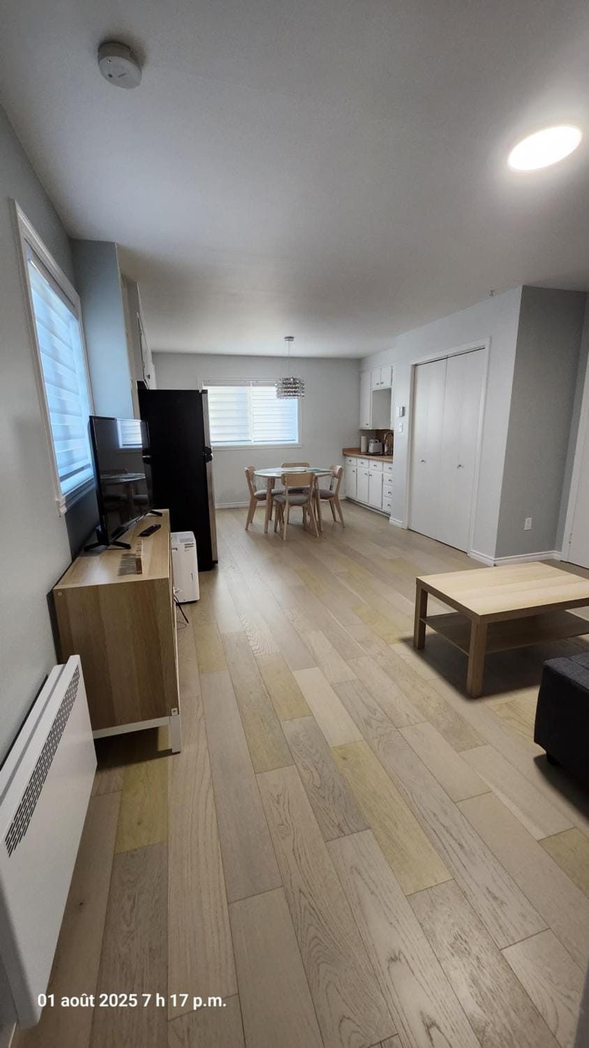 TV and multimedia, Kitchen or kitchenette, Seating area