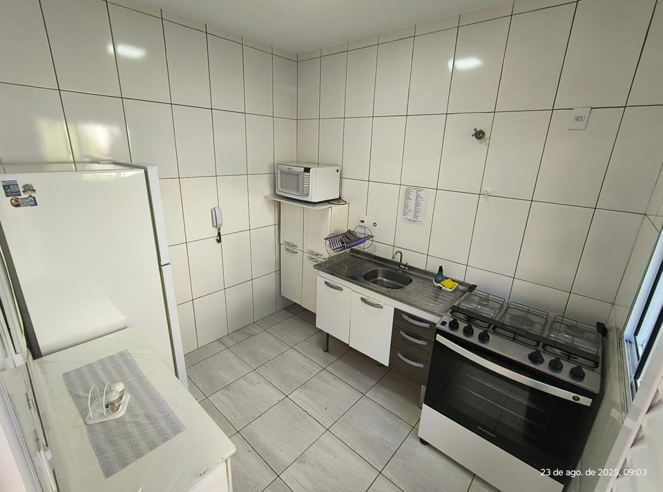 Kitchen or kitchenette, microwave, minibar, oven, stove