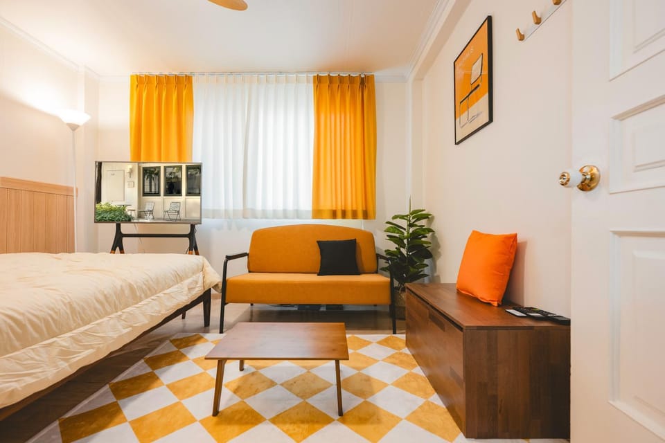 Bed, Seating area, Bedroom