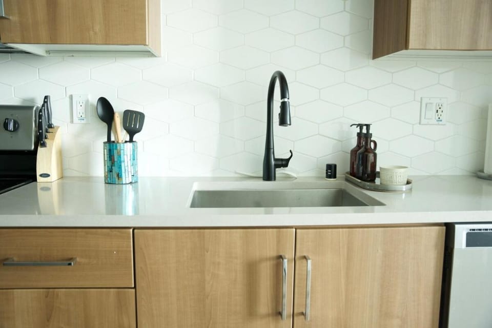 Luxury Hollywood Studio With Pool, Parking, Gym Apartment in Hollywood