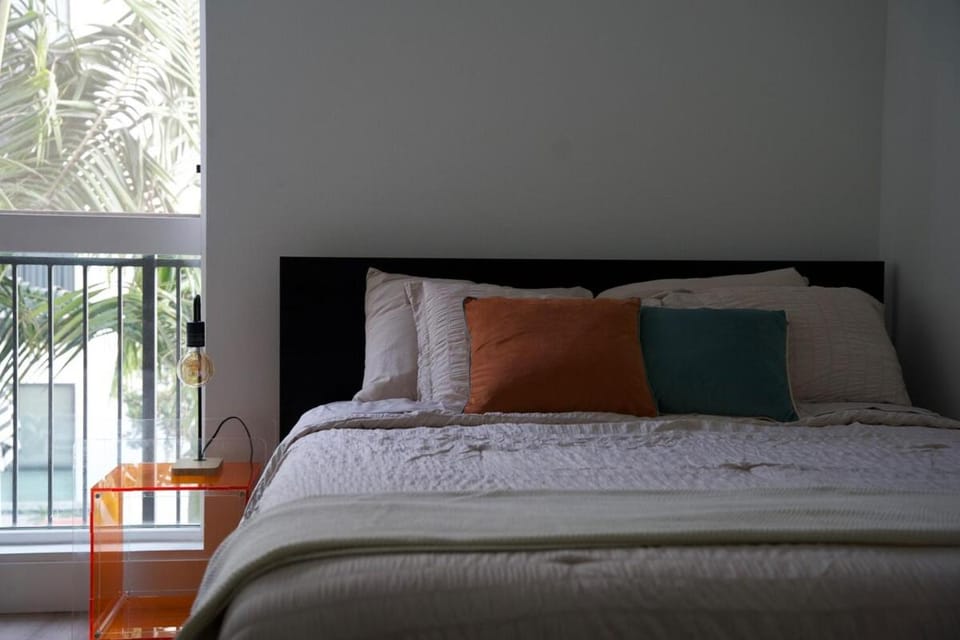 Luxury Hollywood Studio With Pool, Parking, Gym Apartment in Hollywood