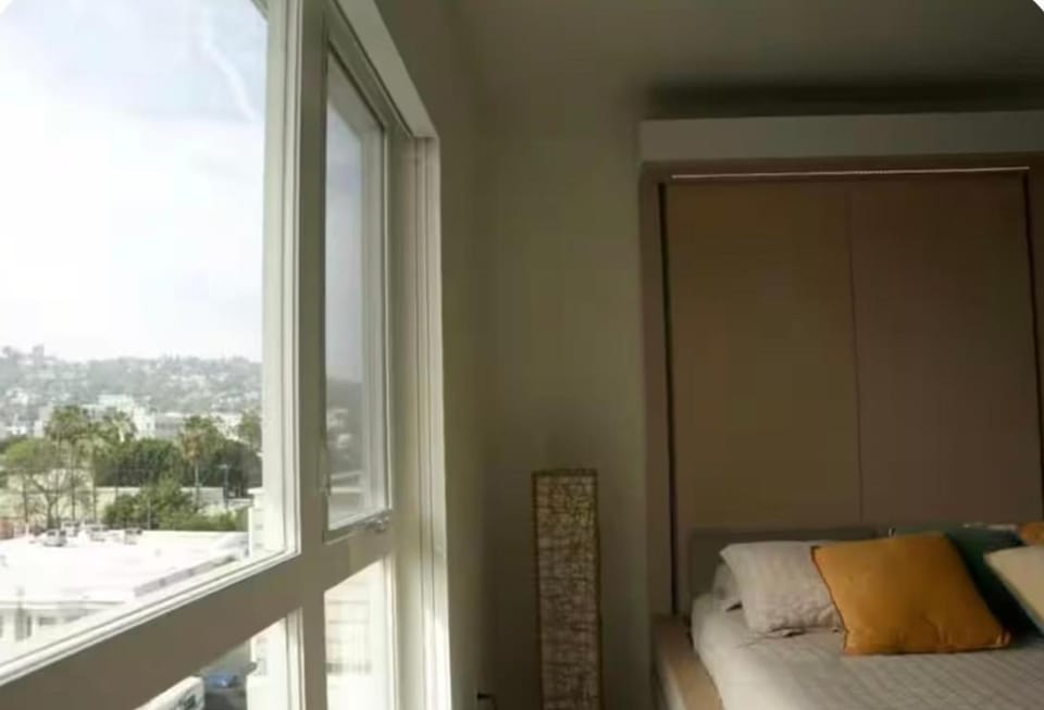 Luxury Hollywood Studio With Pool, Parking, Gym Apartment in Hollywood