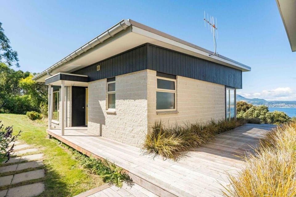 Breathtaking views of Lake Taupo Apartment in Taupo