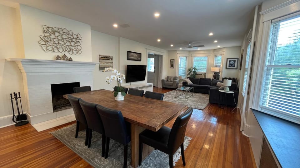 Grand Bergen Home Near NYC-Shops House in Maywood