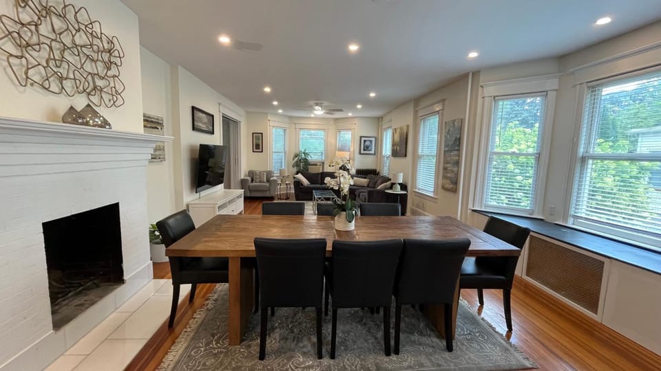 Grand Bergen Home Near NYC-Shops House in Maywood