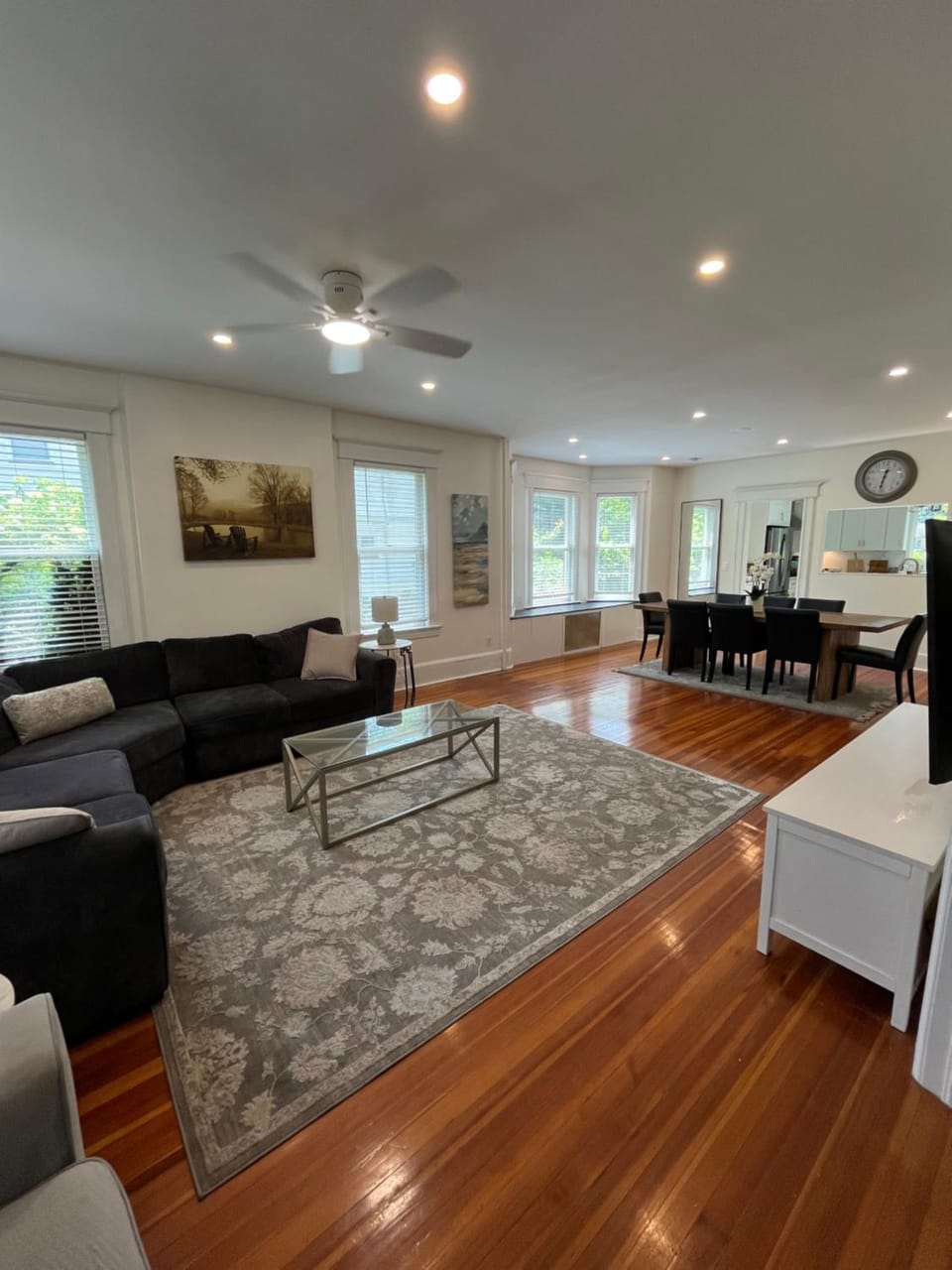 Grand Bergen Home Near NYC-Shops House in Maywood