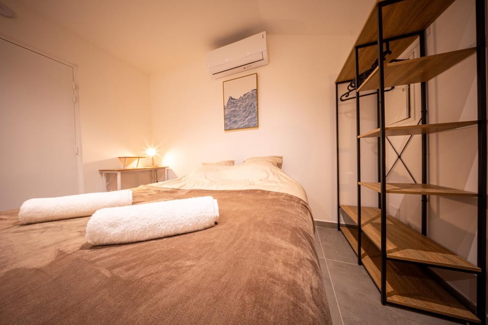 Appartement Neuf Climatisé Terrasse Voie Verte Centre Thermal Apartment in Occitanie