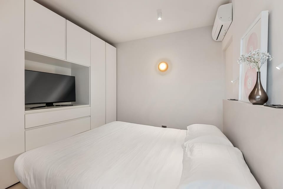 TV and multimedia, Bedroom, air conditioner