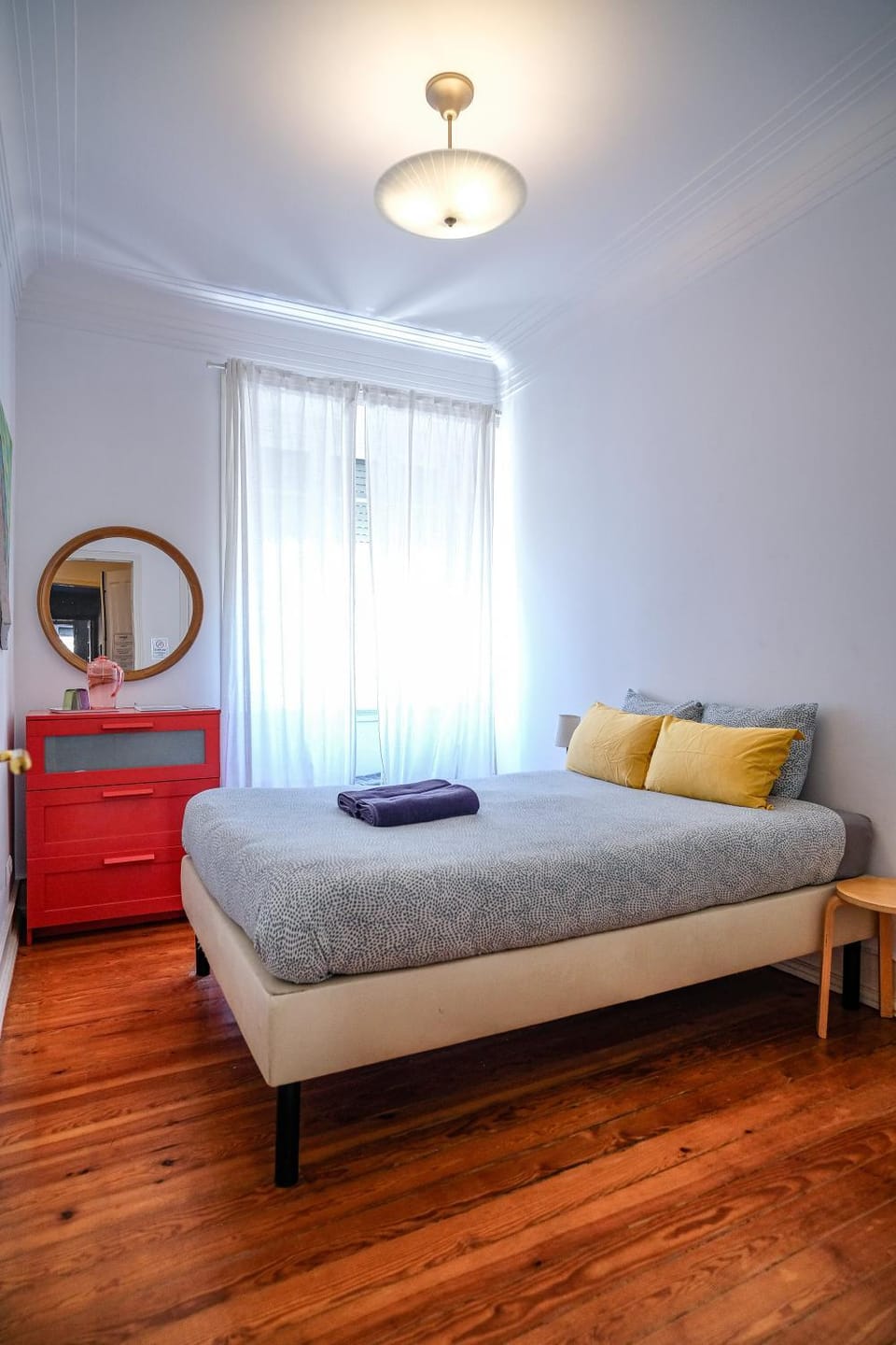 Photo of the whole room, Bedroom
