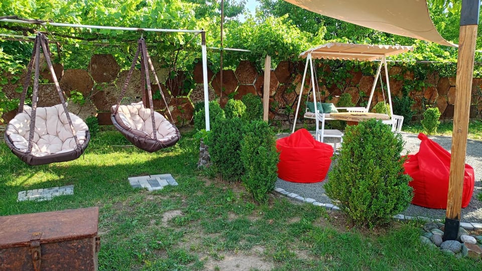 Day, Garden