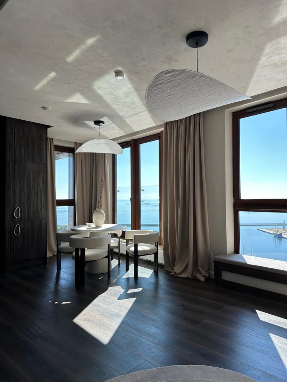 Photo of the whole room, Seating area, Dining area, Sea view