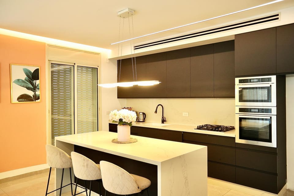 Kitchen or kitchenette, Dining area, stove