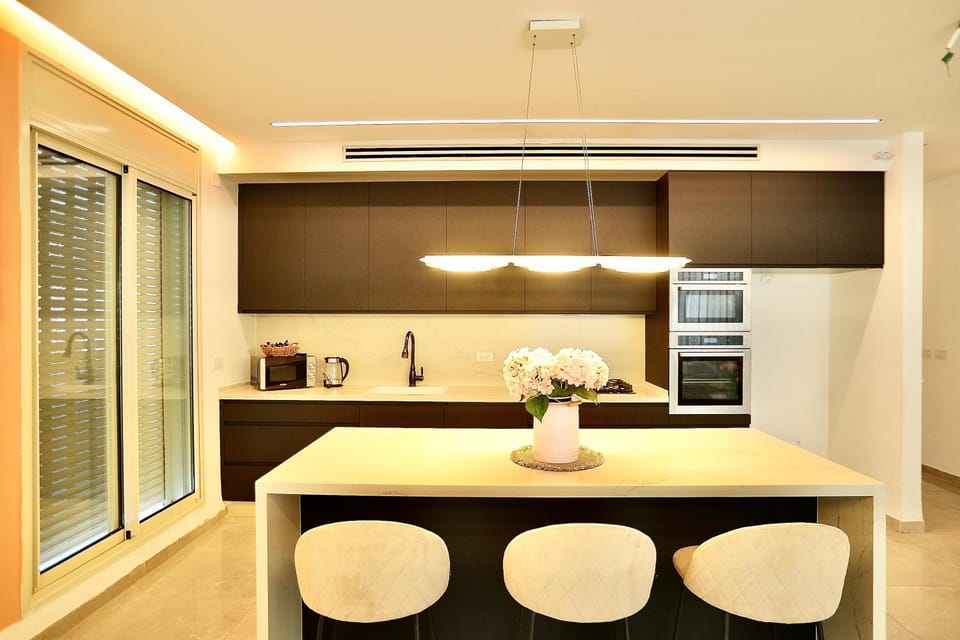 Coffee/tea facilities, Kitchen or kitchenette, Dining area