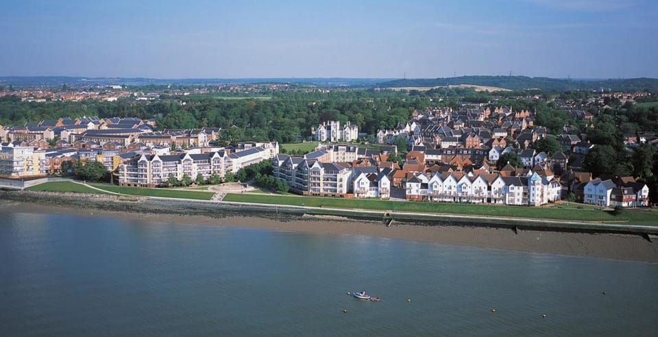 Thames River Side Apartment in England