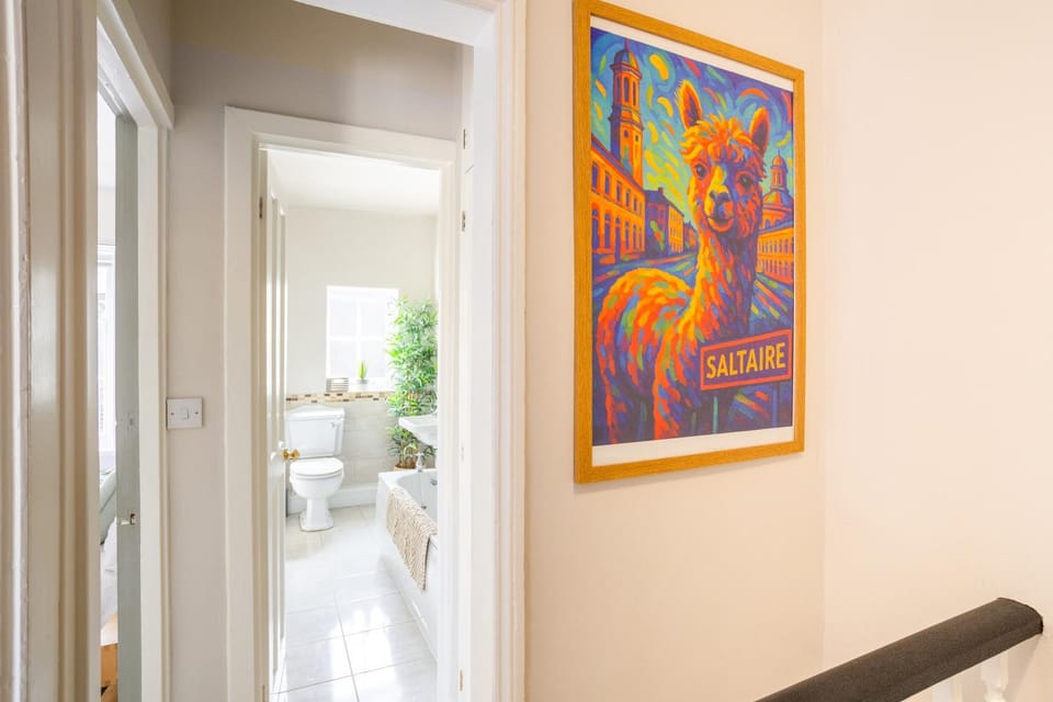 Toilet, Bathroom, Decorative detail