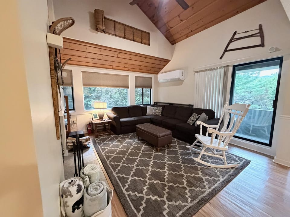 View (from property/room), Balcony/Terrace, Living room, Photo of the whole room, Seating area