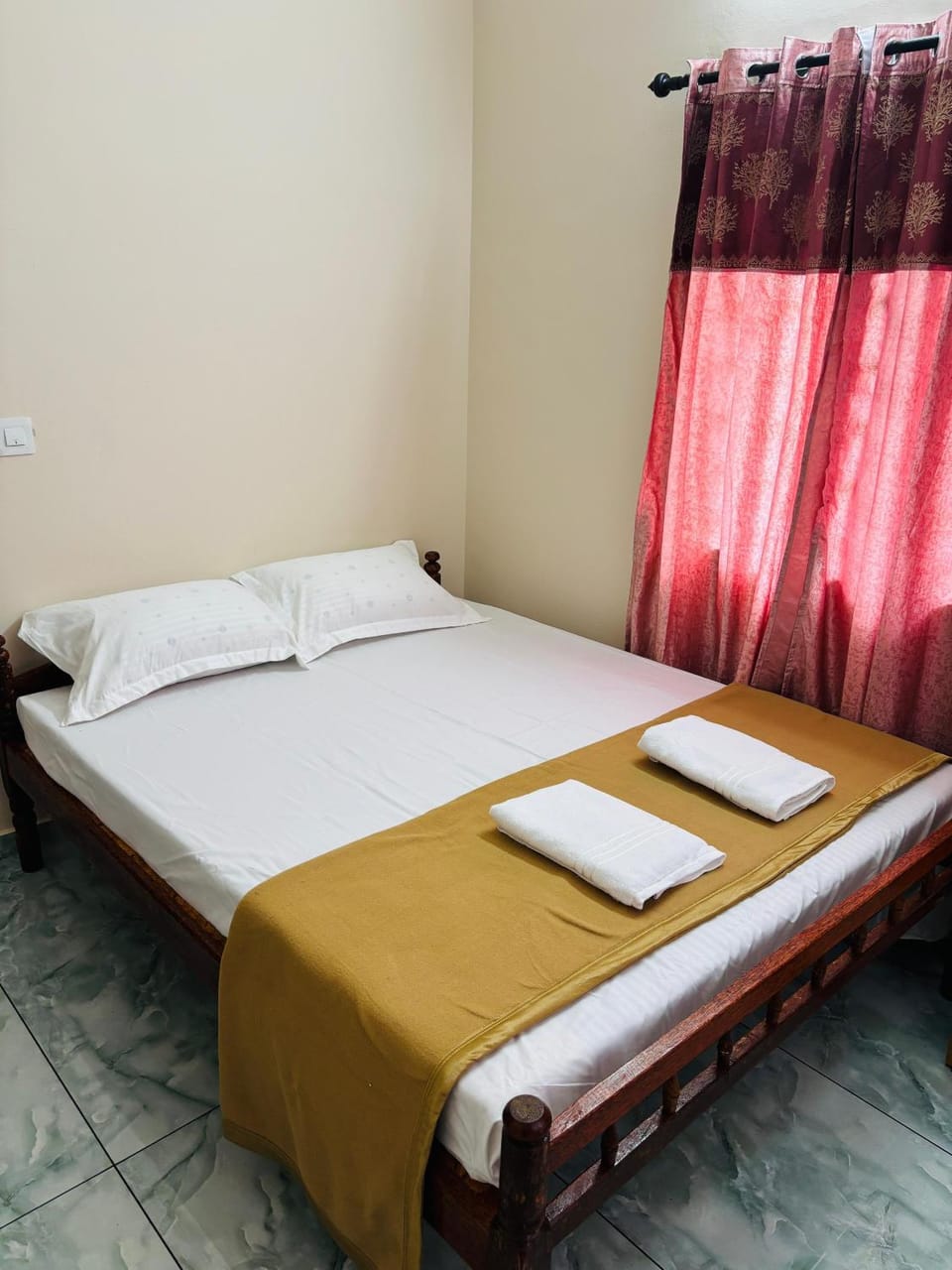 Bed, Bedroom, towels