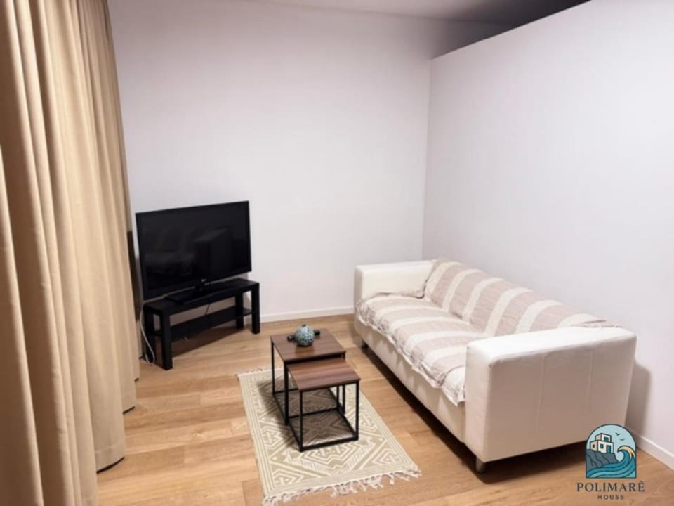 TV and multimedia, Living room, Evening entertainment