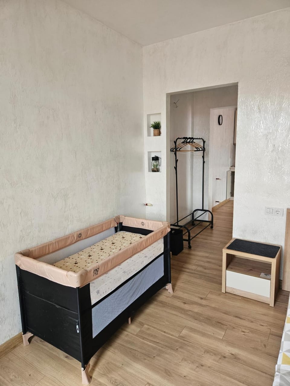 Bed, Photo of the whole room, Bedroom, cot