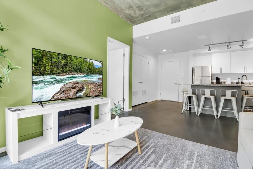 Centric 2BR In HEART of DTPHX Free Garage Parking Apartment in Phoenix