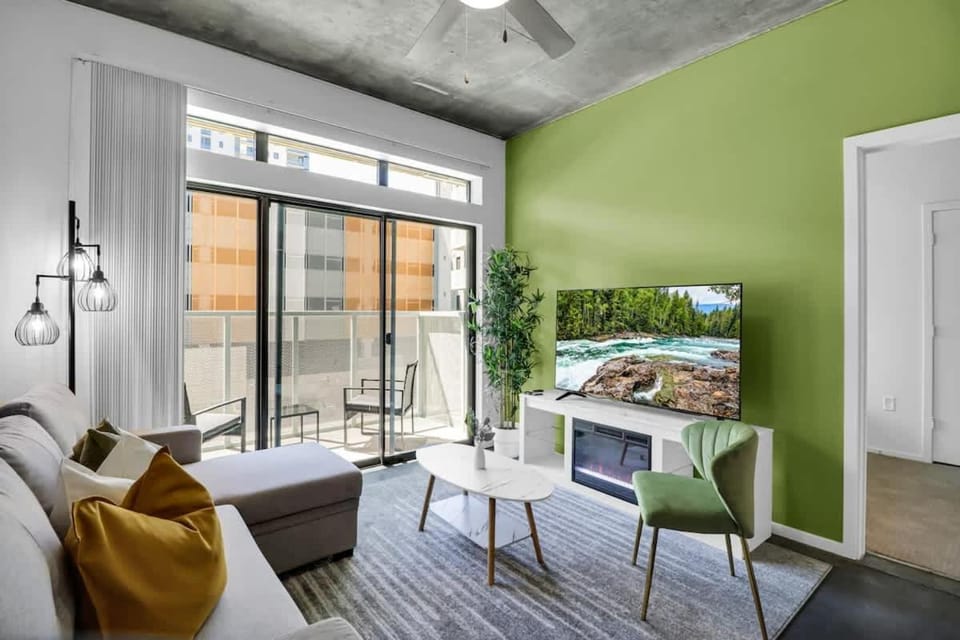 Centric 2BR In HEART of DTPHX Free Garage Parking Apartment in Phoenix