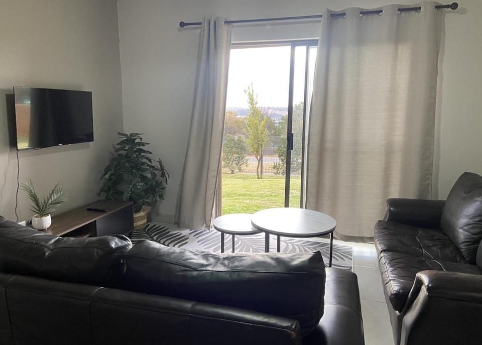 Communal lounge/ TV room, TV and multimedia, Living room, Seating area, Evening entertainment