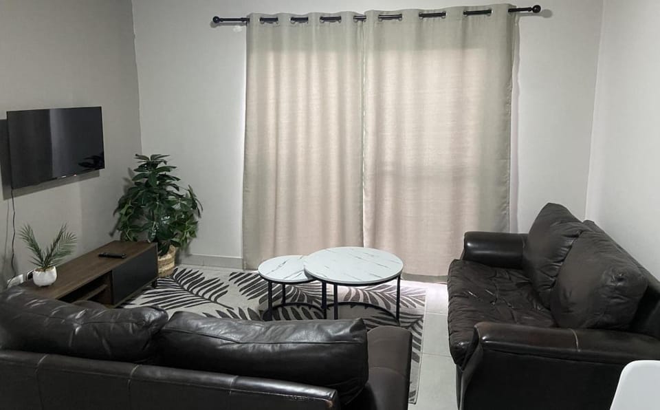 Communal lounge/ TV room, TV and multimedia, Living room, Seating area, Evening entertainment
