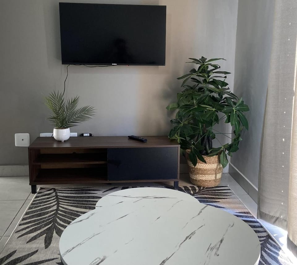 Communal lounge/ TV room, TV and multimedia, Evening entertainment